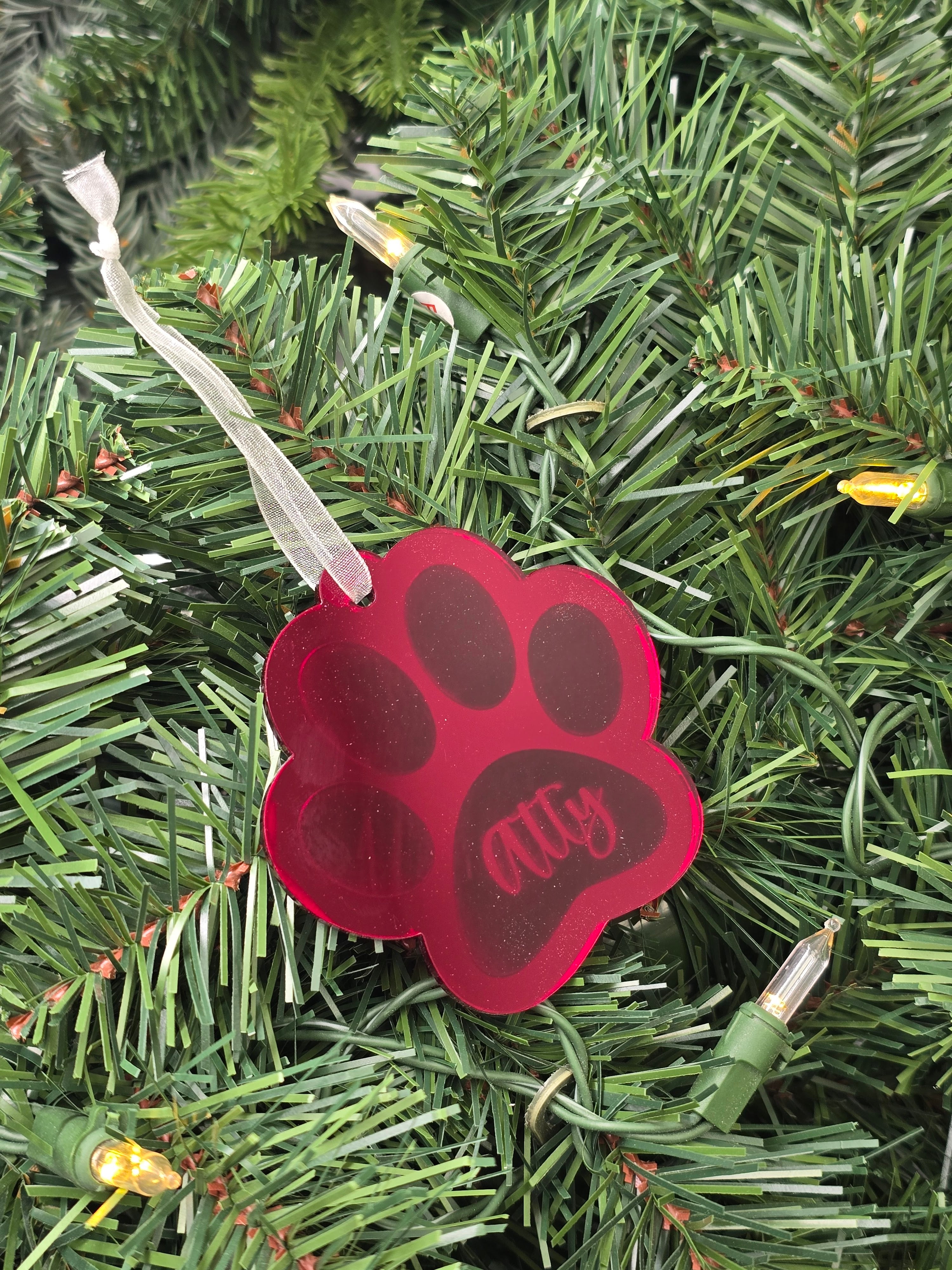 CUSTOM DIS-AND-BARK ORNAMENT